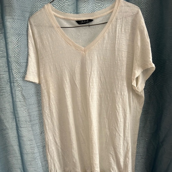 Classic White tee shirt by Charlie B -size XL- VNeck- short sleeve new/ like ne - Picture 5 of 7